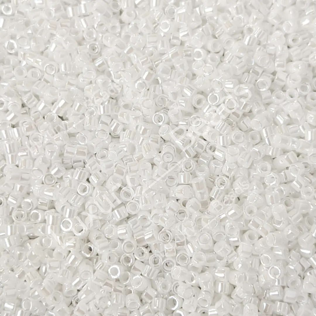 Японский бисер Miyuki Delica 11/0 DB-0201 White Pearl
